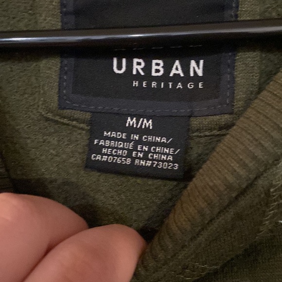 Green graphic sweater | size M - Picture 2 of 2